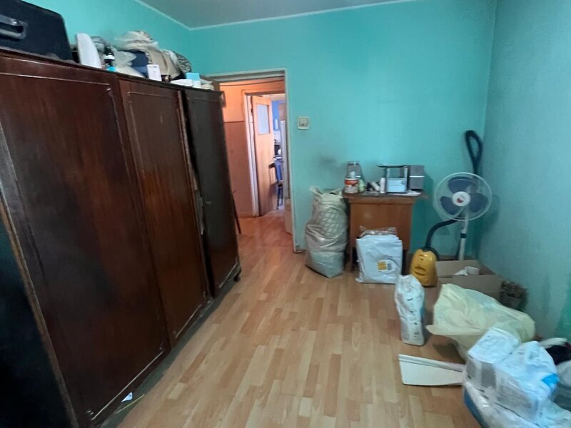 Titan, 5 minute metrou Costin Georgian, Piata Minis,